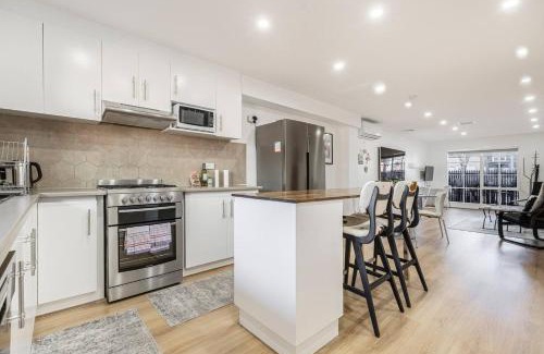 Port Melbourne Maison | Mia's Place - Victorian Terrace with Modern Comfort