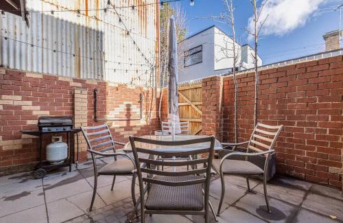 Port Melbourne Maison | Mia's Place - Victorian Terrace with Modern Comfort