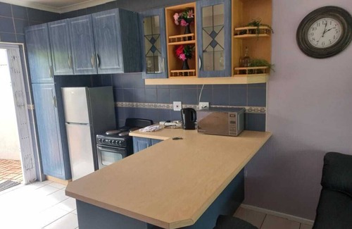 Scottburgh South Chalet De Ski | Miahaven2 is situated in Scottburgh, South Coast of KZN.Unit is on the beach.