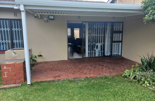 Scottburgh South Chalet De Ski | Miahaven2 is situated in Scottburgh, South Coast of KZN.Unit is on the beach.