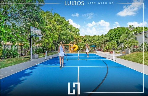 Flagami Maison | Miami 8BR Mansion w/ Pool & Playground