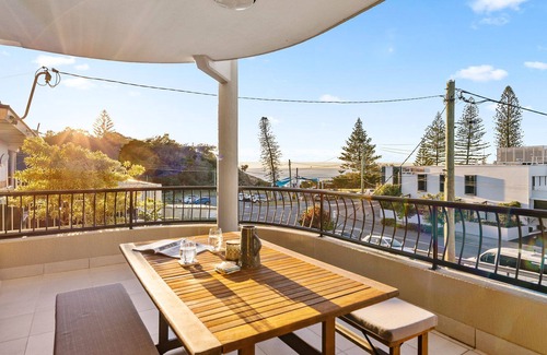 Miami Maison | Miami Beach House - Modern Beachfront Holiday Home with Pool and Lift