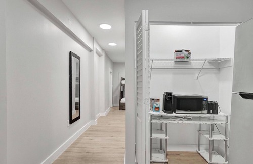 North Miami Beach Maison | Miami Guest Suite with AC/WI-FI