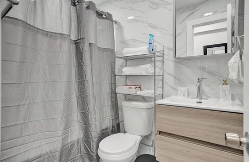 North Miami Beach Maison | Miami Guest Suite with AC/WI-FI