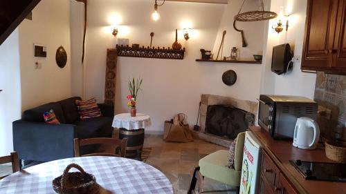 Kathikas Maison | Michalis Anoyia Traditional Stonehouse