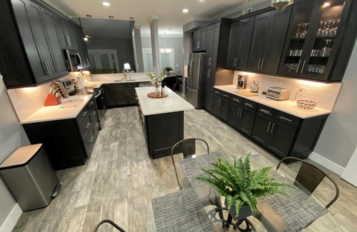 West Kissimmee Maison | Mickeys Pearl - Phenomenal 7BR with 4 Master Suites Privacy Pool & Hot Tub Gas BBQ - 2 miles to Disney