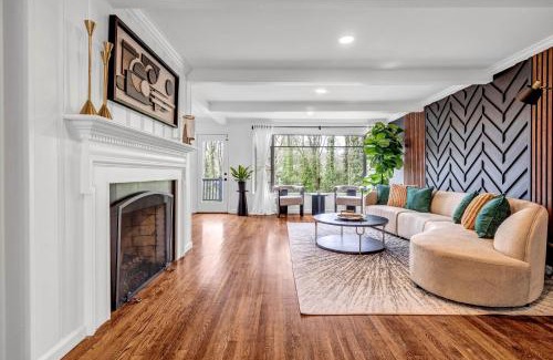 Buckhead Maison | Mid-Century Bungalow in the Heart of Buckhead!