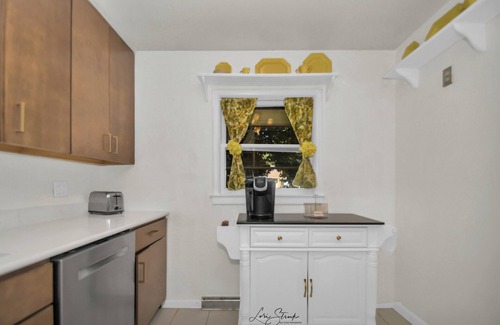 Miller Beach Maison | Mid-Century Cottage Beach Oasis
