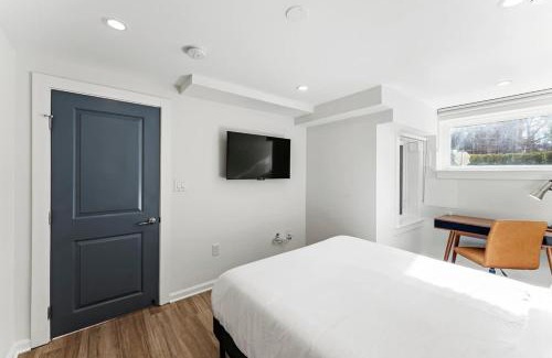 Bloomingdale Maison | Mid-Century DC Condo Central Bloomingdale 2BR & 1BA #DCottage