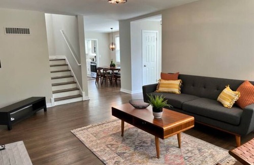 Lake Bluff Villa | Mid-century design home located in the Villas of Lake Bluff