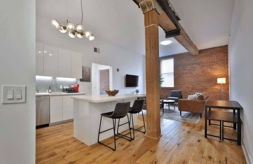 Downtown Columbus Appartement | Mid-Century Downtown Loft (Free Parking)