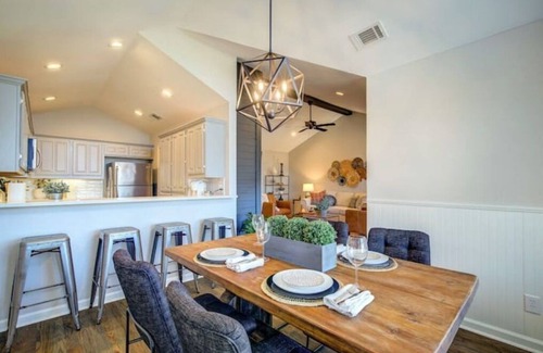 Rockwall Maison | Mid-Century flair w/ HOT TUB by the lake!
