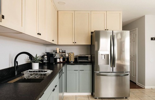 Barths Maison | Mid-Century Gem | 3BR | Hot Tub | Close to Denver