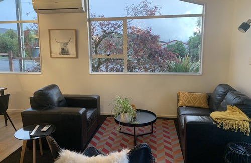 Franz Josef Glacier Maison | Mid century house in Central Franz location