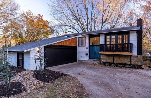 Lenexa Maison | Mid-Century Modern Retreat Home in Overland Park - Full Home