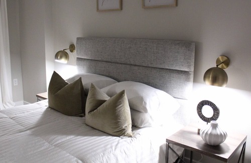 Downtown Appartement | Mid-Century Modern GEM! Great for long term stays!