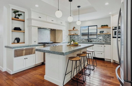Harbor Villa | Mid Century Modern Beach Villa - Close to beaches, parks, Disneyland, Aquarium