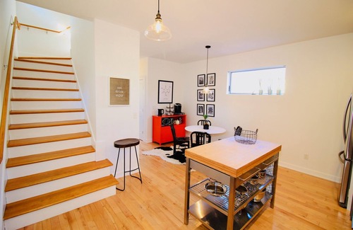 Federal Hill Appartement | Mid Century Modern Charm in Historic West End