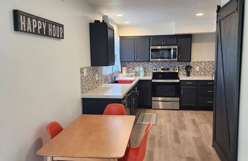 Paradise Maison | Mid-century rural ranch house minutes to the strip