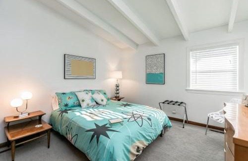 Cedar Rapids - Iowa City Maison | Mid-Century Style And Class In Quiet NE Location
