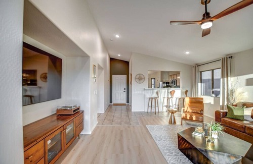 San Tan Valley Maison | Mid Century Themed Home on the Golf Course