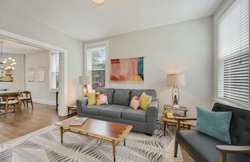 Park View Maison | Mid-Century Townhome Steps from Restaurants #DCottage