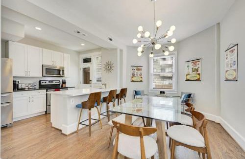 Park View Maison | Mid-Century Townhome Steps from Restaurants #DCottage