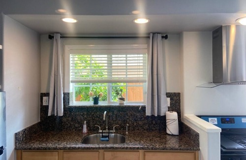 Clairemont Appartement | Mid Term Rental:Stylish Studio, Centrally Located in Quiet Safe Neighborhood