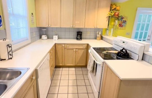 White Street Gallery District Maison | Mid Town Affordable 3bd/2.5ba 3 story Townhome