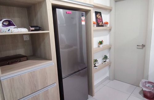 Central District Appartement | Mid Valley Southkey Spacious Family-sized Condo with Bathtub & Straits View