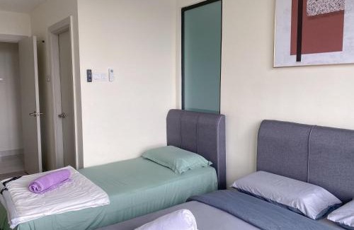 Central District Appartement | Mid Vally Southkey JB, 2BR, WIFI, 7 mins to CIQ , 5-7pax