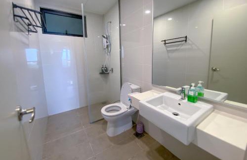 Central District Appartement | Mid Vally Southkey JB, 2BR, WIFI, 7 mins to CIQ , 5-7pax