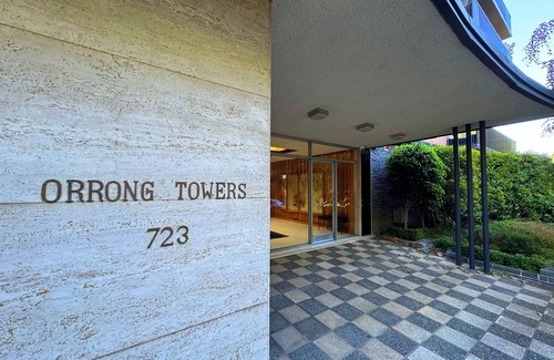 Toorak Appartement | Midcentury 2br apartment in Toorak Close to MCG, Tennis, CBD