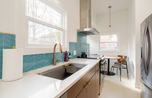 Sunnyside Maison | MidCentury Dream 2BR - 95 WalkScore