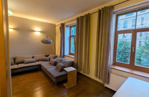 Avoti Appartement | Midcentury modern, quiet, 40m studio with bath