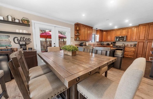 Woodlands Chalet De Ski | Middle Bear Chalet -Perfect getaway for a weekend in the mountains!
