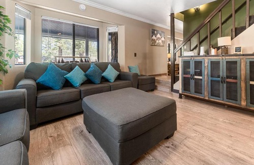 Woodlands Chalet De Ski | Middle Bear Chalet -Perfect getaway for a weekend in the mountains!