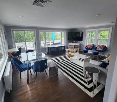 Newport East Appartement | Middletown Modern Apartment - RIBryan Property