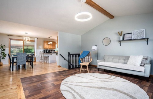 Hudsonville Maison | Midlake Elegance Retreat