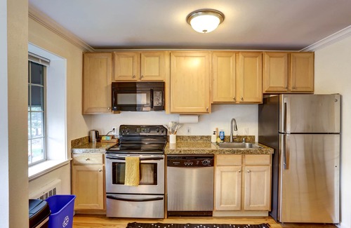 South Park Hill Copropriété | MidMod 2bdrm with rooftop, walk to Rose Medical