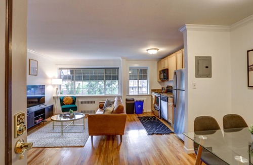 South Park Hill Copropriété | MidMod 2bdrm with rooftop, walk to Rose Medical