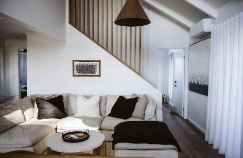 Milton Maison | Midnight at Milton