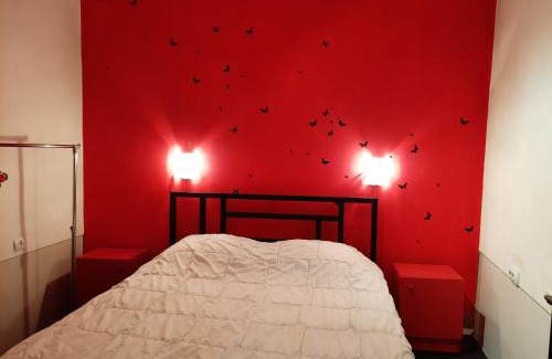 Lviv City Center Appartement | Midnight Cats' Apartment in Rynok Square Світло є завжди!