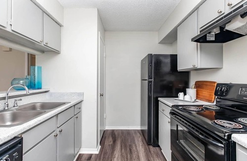 Medical Center District Appartement | Midnight & Gold Retreat /Medical Center & SeaWorld