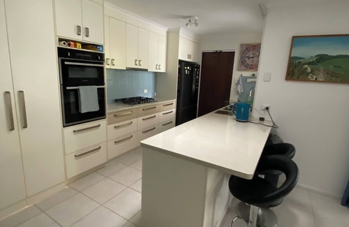 Urangan Maison | Midnight Splash In Urangan - Pet friendly