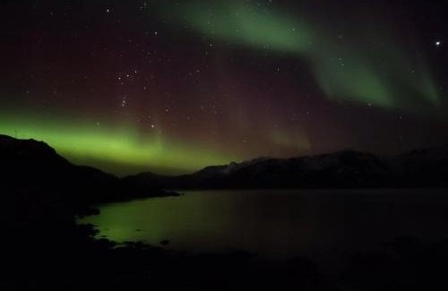 Vestvagøy Maison | Midnight-sun and Northern-lights house by ocean