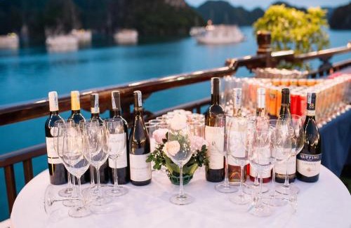 Cat Hai Location De Bateaux | Midori Preminum Cruise in Ha Long Bay