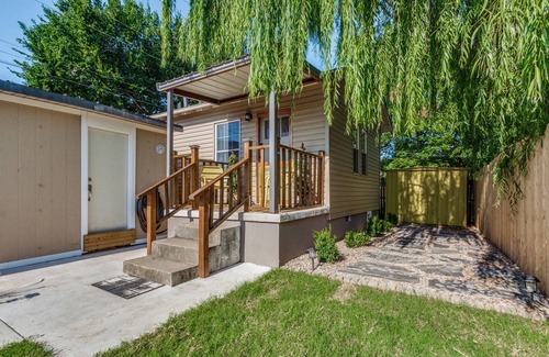 Central Oklahoma City Maison | Midtown cottage near OCU/minutes to Bricktown