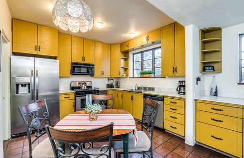 Vista Del Monte Maison | Midtown home with Pool Spa, fire pit, close to U of A, Restaurants, & Shopping