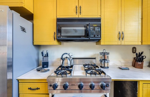 Vista Del Monte Maison | Midtown home with Pool Spa, fire pit, close to U of A, Restaurants, & Shopping